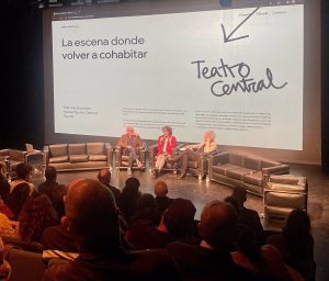 Debate sobre la gestión de los espacios escénicos en el Teatro Central de Sevilla.