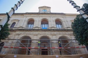 El Ayuntamiento de Sevilla busca soluciones junto a los vecinos para prevenir las botellonas en la Plaza del Lápiz de Los Remedios
