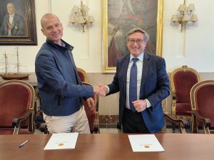 El Puerto de Sevilla firma un convenio con Todobarro para usar los lodos del dragado para hacer ladrillos