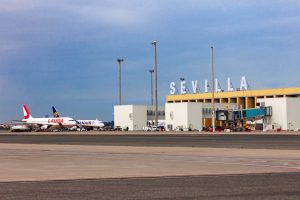 El aeropuerto de Sevilla se acerca al récord de 7,5 millones de pasajeros con un aumento del 21,5% en vuelos internacionales.