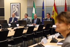 El alcalde de Sevilla respalda los proyectos de investigación del Joint Research Centre en La Cartuja