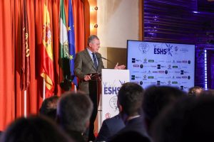 El alcalde muestra apoyo a los premiados en la V Gala de la Escuela Superior de Hostelería de Sevilla