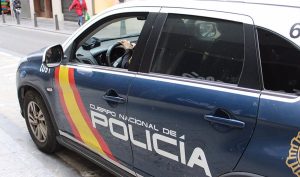 Hombre resulta herido al caer desde el techo al interior de una nave en Sevilla