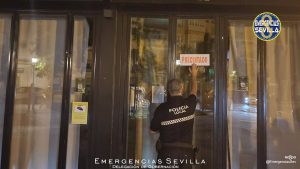 La Policía Local de Sevilla precinta una sala de música de la calle José Díaz por incumplimiento en materia de seguridad