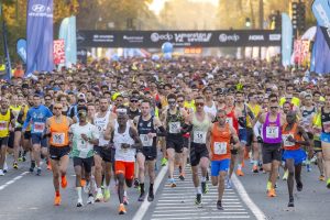 La media maratón de Sevilla atrae a 14.000 corredores, incluyendo 30 atletas profesionales, el domingo.