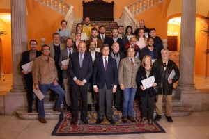 Premiados los talleres y profesionales del sector de arte sacro de Sevilla con los distintivos de excelencia