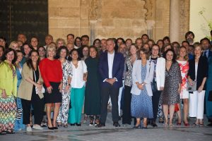 Recepción municipal en el Alcázar a los 157 colegios de Sevilla, a los que el alcalde anuncia planes de mejora