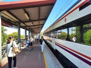 Renfe reduce la circulación en las líneas C2 y C4 de Cercanías de Sevilla en las horas valle afectando a 800 usuarios