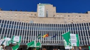 Satse alerta del cierre de camas y falta de plantilla en el Valme (Sevilla) y el hospital "garantiza" la asistencia