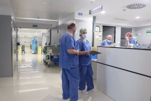 Unos 1000 médicos de entre 66 y 69 años optan por continuar en sus labores en Atención Primaria y hospitales de Sevilla